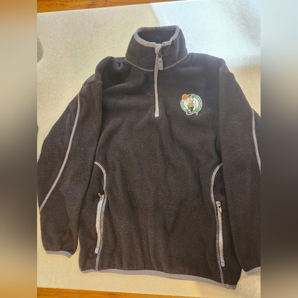 Youth large Boston Celtics quarter zip fleece pullover